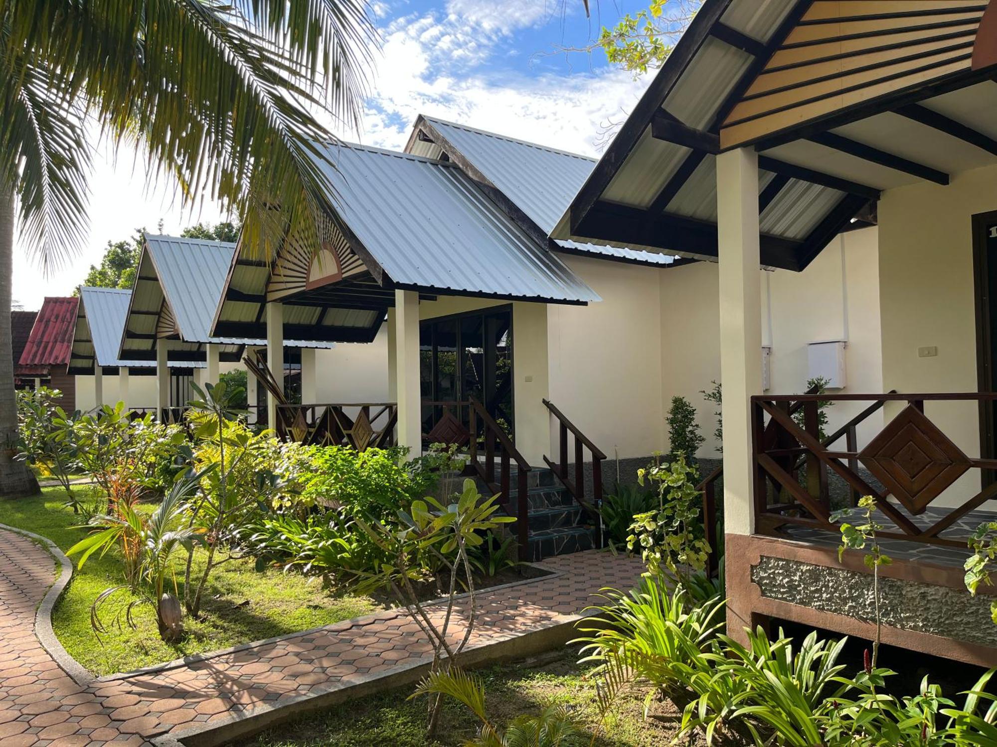 Noble House Beach Resort Koh Lanta Exterior photo