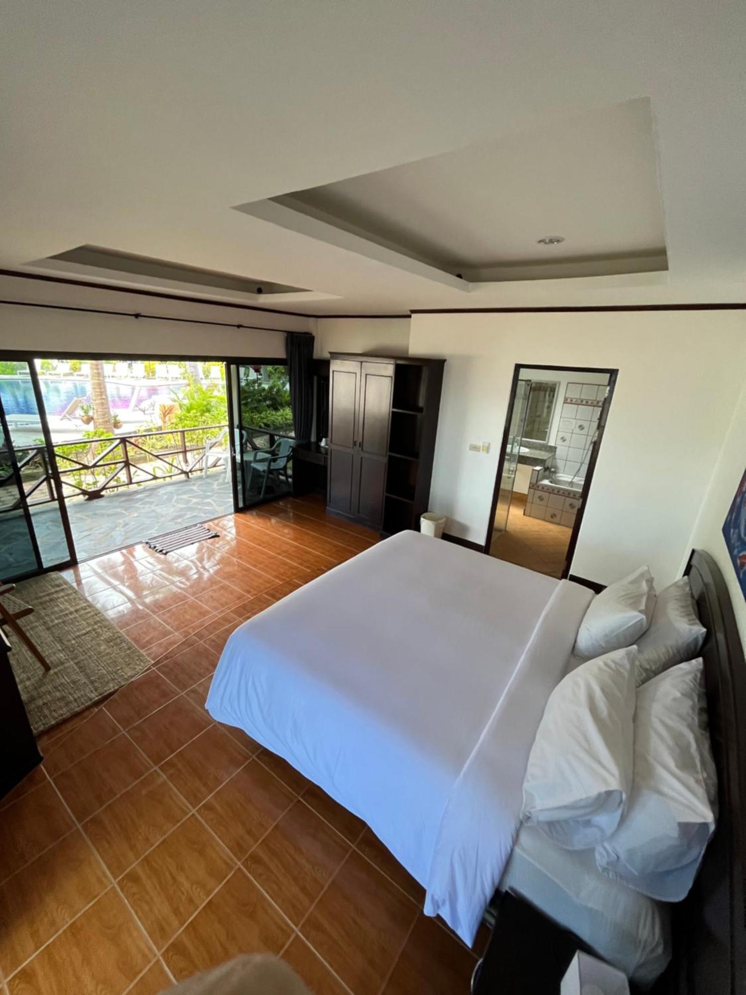 Noble House Beach Resort Koh Lanta Exterior photo